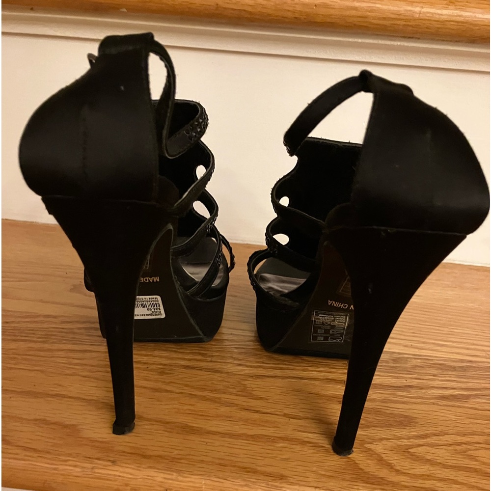 Fancy high heels - Picture 3 of 3